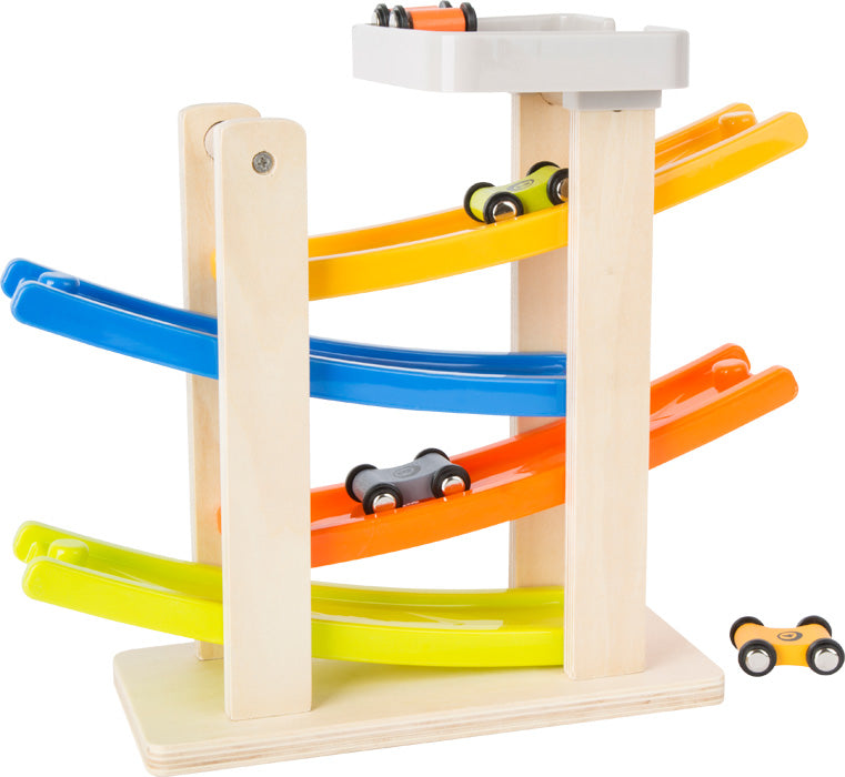 Pista con piano di parcheggio