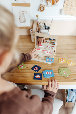 Gioco di simmetria con specchio